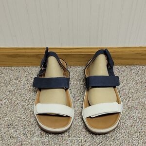 Strive Kona Navy and White Leather Footbed Sandals Womens 10.5/11